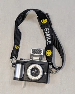 Mini Digitalkamera Spielzeug Puppenzubehör mit Schultergurt  - Bild 1 von 8