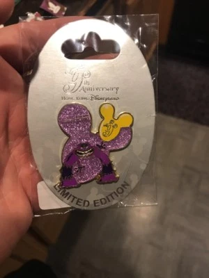 Prendedor Disney Hong Kong 2014 9 aniversario LE300 Monster Inc púrpura arte SB01 Foto 1 de 3