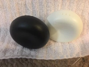 TUPPERWARE - NEW MINI MODULAR ROUND SALT & PEPPER SHAKERS- NEW-Black/white - Picture 1 of 10