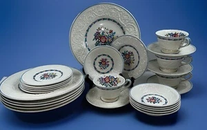 Wedgwood Patrician Morning Glory Dinnerware Service 6 - 24 Pieces England - Picture 1 of 20