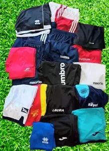 STOCK ABBIGLIAMENTO USATO 20 PANTALONCINI ADIDAS - LOTTO - NIKE - ASICS - ALTRO - Foto 1 di 5