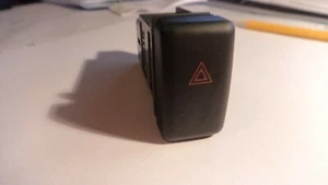 99-01 ISUZU VEHICROSS PELIGROS INTERRUPTOR DE COMPROMISO OEM - Imagen 1 de 3