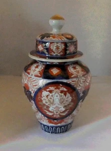 Jarrón y cubierta antiguos japoneses de porcelana Imari: siglo XIX: sin daños. - Imagen 1 de 8