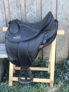 Barefoot Sattel Cheyenne Dry Tex Gr. 2 mit Gurt Lammfellsatteldecke und Fendern - Bild 1 von 12