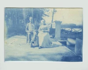 1890s Cyanotype Snapshot Couple on Dock with Boats, Finger Lakes Region, New Yor - Bild 1 von 1