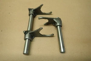 2003 KAWASAKI BAYOU KLF300B SHIFT FORK ASSY - Imagen 1 de 4