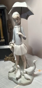 1970s Lladro "Girl with Umbrella and Geese" Figurine #4510 Fulgencio Garcia. - Picture 1 of 5