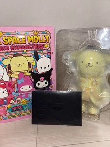 Pop Mart Mega Space Molly 400% Sanrio Pompurin Figur Neu mit Karte ungeöffnet - Bild 1 von 6