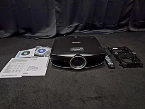 4K Heimkino-Beamer Epson EH-TW 9400 300h! OVP Schwarz mit Epson Deckenhalterung - Bild 1 von 11