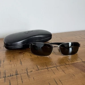 Ray-Ban Herren Sonnenbrille RB3364 polarisierte Gläser schwarz grau mit Etui gut gebraucht - Bild 1 von 11