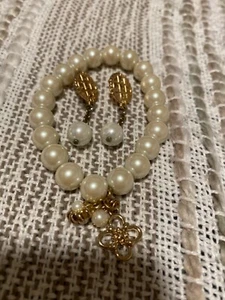 Women Fax pearl stretchable bracelet with dharma and drop Earings as a set - Picture 1 of 3