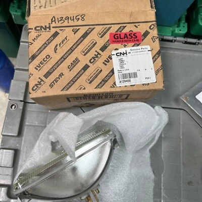 A139458 - 是全新原装车头灯光束,适用于 1690、2090、2094 拖拉机 — 第 1/4 张图片