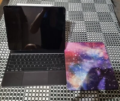 IPAD PRO M4 13" 512gb + MAGIC KEYBORD E PPENCIL PRO - Immagine 1 di 4