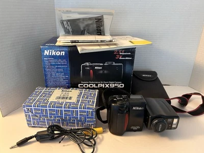Nikon Coolpix 950 2MP Digital Camera 3x Optical Zoom Black Vintage Boxed - Image 1 of 4