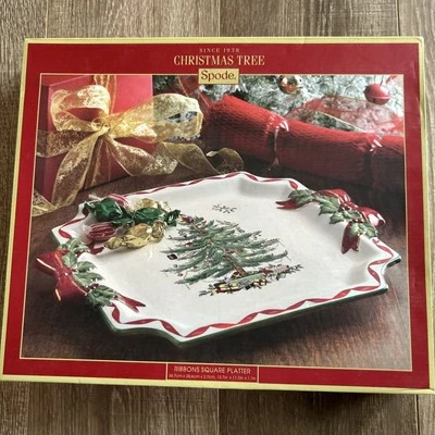 SPODE Árbol de Navidad Esculpido Cintas Rojas Manijas de Acebo Plato Cuadrado con Caja Foto 1 de 4