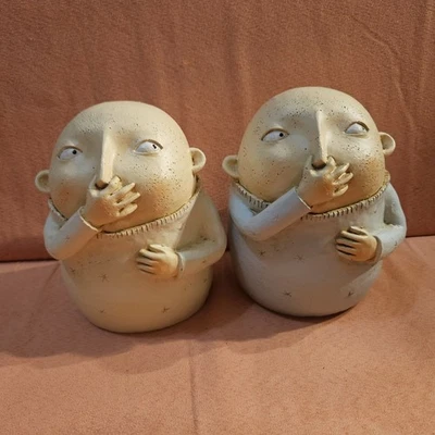 Divertidas decoraciones de baño, niño sosteniendo nariz estatuilla resina mordaza juego de regalo de 2 Foto 1 de 4