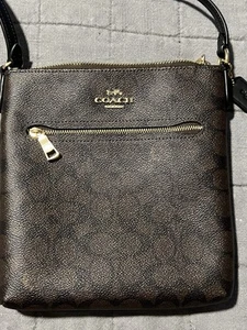 NEW Coach CW325 Mini Rowan File Bag Walnut Black Logo Signature Print NWT $310 - Bild 1 von 5