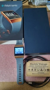 0434NN-FitBit Oro Completo con Scatola - Zdjęcie 1 z 2