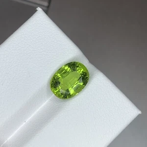 3 Carats Natural Peridot Oval Shape Peridot Natural Loose Gemstone from Pakistan - Picture 1 of 7