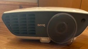 BenQ W1070 Full HD 1080p Home Theater Projector –96 hours 3D Support, HDMI, - Picture 1 of 3