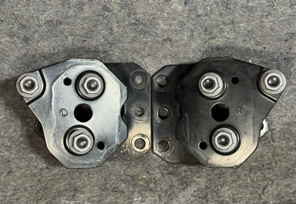 Soportes de barra de soporte de parachoques delantero derecho derecho genuino OEM para Lexus LX570 2008-2021 Foto 1 de 4