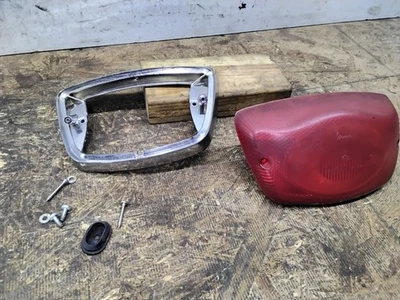 Vespa LX50 150 2007 4T 2V luz trasera y bisel 639281 Foto 1 de 4