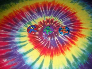 GRATEFUL DEAD CONCERT TOUR JERRY GARCIA DANCING BEARS TIE DYE BUTTON PIN LOT NEW - Picture 1 of 2