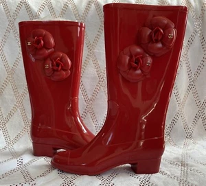 Botas de Lluvia CHANEL Rojo Brillante Camelia Flor CC Puntera Tacón Alto 41 - Imagen 1 de 12