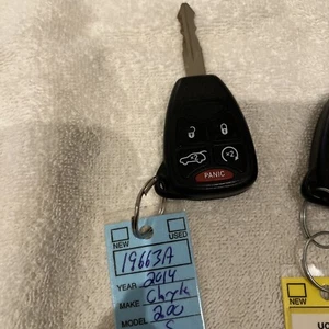 2011-2014 OEM Chrysler 200 Keyless Entry Keyfob Remote - Picture 1 of 2