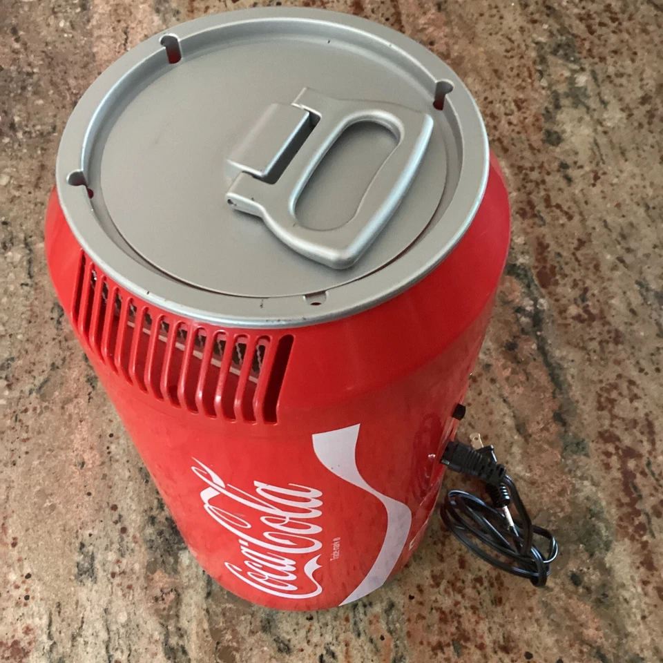 Mini refrigerador eléctrico Koolatron 8 latas oficial Coca-Cola AC/DC CC-06 Foto 1 de 4