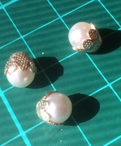 3x Pretty Tiny0.75 Cm Approx Pearl In White Metal Settingself Shanked Buttons - Picture 1 of 10