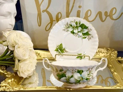 Cuenco de sopa crema vintage Royal Albert Trillium con asas dobles Foto 1 de 4
