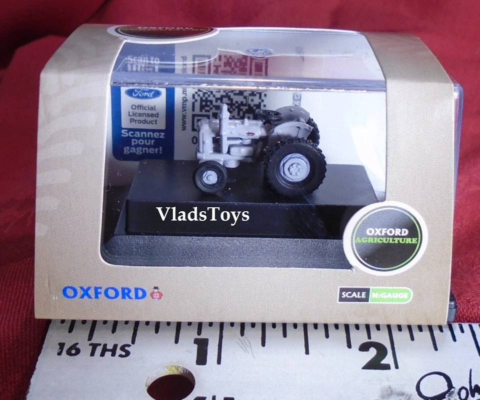 Tractor agrícola Fordson Oxford calibre 1:148 en gris mate 1946-1970 NTRAC004 Foto 1 de 4