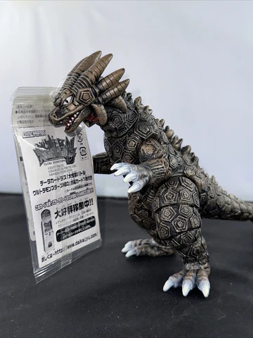 2006 Bandai Ultraman EX SALAMANDORA 7" Figure ULTRA MONSTER Series WITH TAGS! Cover