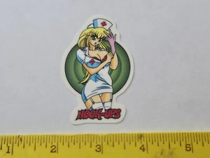 PEGATINA DE COLECCIÓN HOOK UPS SEXY ENFERMERA RUBIA BOMBA SEXO NUEVO DE LOTE ANTIGUO SKATEBOARD MACK - Imagen 1 de 1