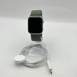 Apple Watch (SE) 2nd Gen. 44mm Silver Aluminum w/ Green Sport Loop (LTE) - 7/10 - Picture 1 of 6
