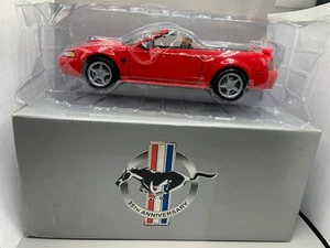 Ford Mustang GT 1999 35 aniversario promocional diecast convertible 1/18 rojo - Imagen 1 de 12