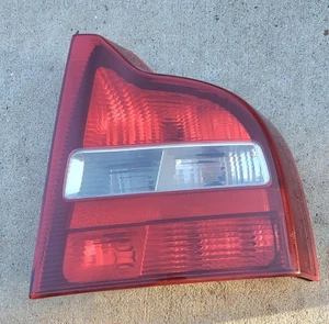 Conjunto de luz trasera lateral derecha pasajero 8643508 Volvo S80 1999 2003 99 00 01 02 - Imagen 1 de 6