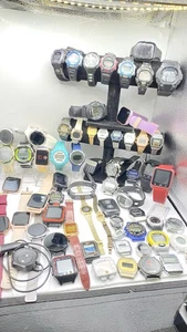 Lotes mixtos de 63 relojes inteligentes vintage y modernos. Casio, etc Timex sin probar" - Imagen 1 de 15