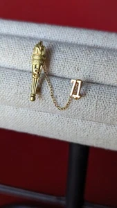 Vintage goldfarbene NJHS Taschenlampe Pin National Junior Honor Society Kette 1971 B JP - Bild 1 von 9