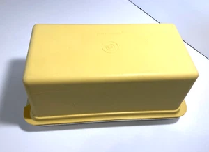 Vintage Tupper Ware Bread Box - Harvest Gold - Picture 1 of 4