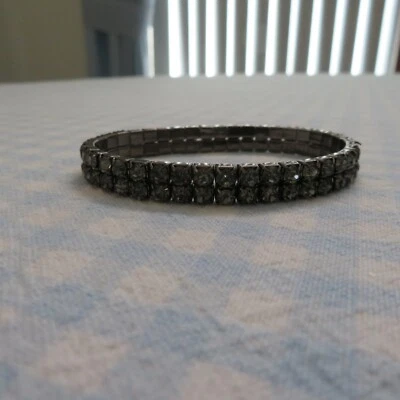 TWO ROWS OF BLACK CRYSTALS - EXPANDABLE BRACELET WITH GIFT BOX - Image 1 of 4