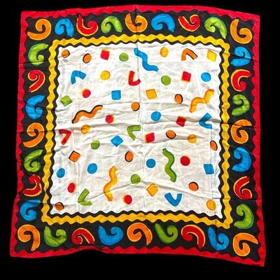 Bufanda cuadrada con patrón gráfico de seda vintage años 90 eco clásico salvado por la campana  Foto 1 de 4