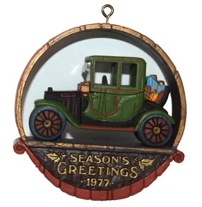 Adorno de sello vintage 1977 temporada saludos coches de moda antiguos - Imagen 1 de 4