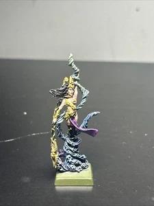 Warhammer Elfo Oscuro Strega Suprema 85-46 D 2004 Metallo Dipinto - Foto 1 di 4