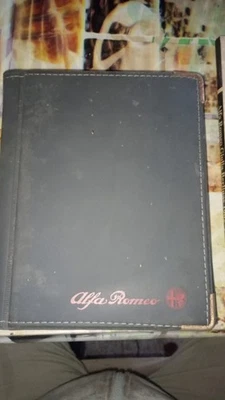 ALFA ROMEO GIULIA 105 PORTA DOCUMENTI +  MANUTENZIONE MANUAL IN ENGLISH + BOOK - Immagine 1 di 4