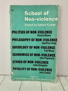 RARE School of Non-Violence Booklet, Martin Luther King Found, Civil Rights 1969 - Picture 1 of 6