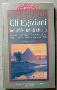 LIBRO Archeologia GLI EGIZIANI Cyril Aldred 1996 Newton Tascabile Civiltà Nilo - Picture 1 of 7