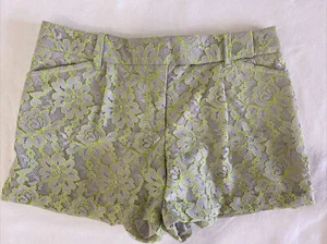 Chelsea and Violet Gray Lime Green Lace Overlay Shorts Floral Size M - Picture 1 of 5
