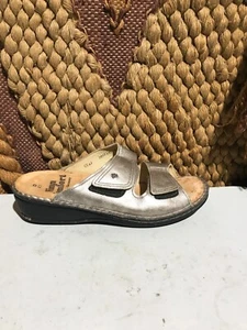 Sandalias FINN Mujer Toboganes Mules Cuero Plateado Ajustables Informales EE. UU. Talla 12 - Imagen 1 de 8